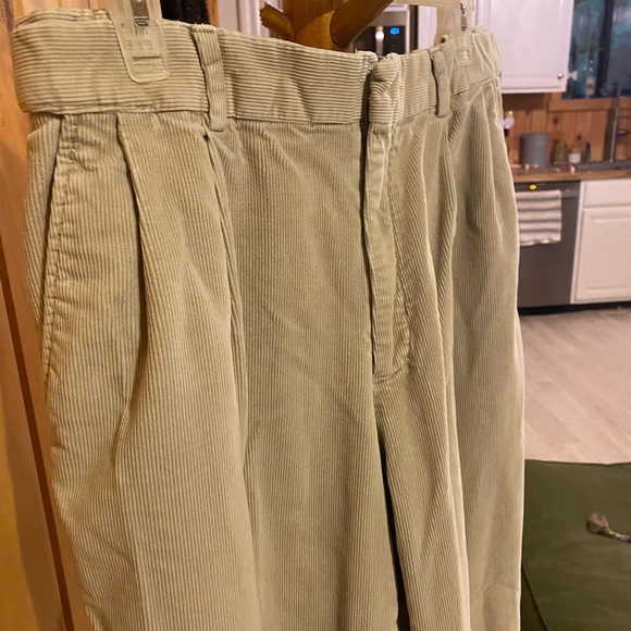 Lands’ End Traditional Fit Men’s Corduroy Khaki Pants - Picture 3 of 9